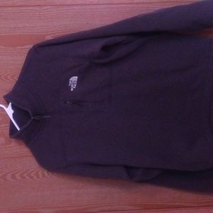 Men's heavy NorthFace pullover .